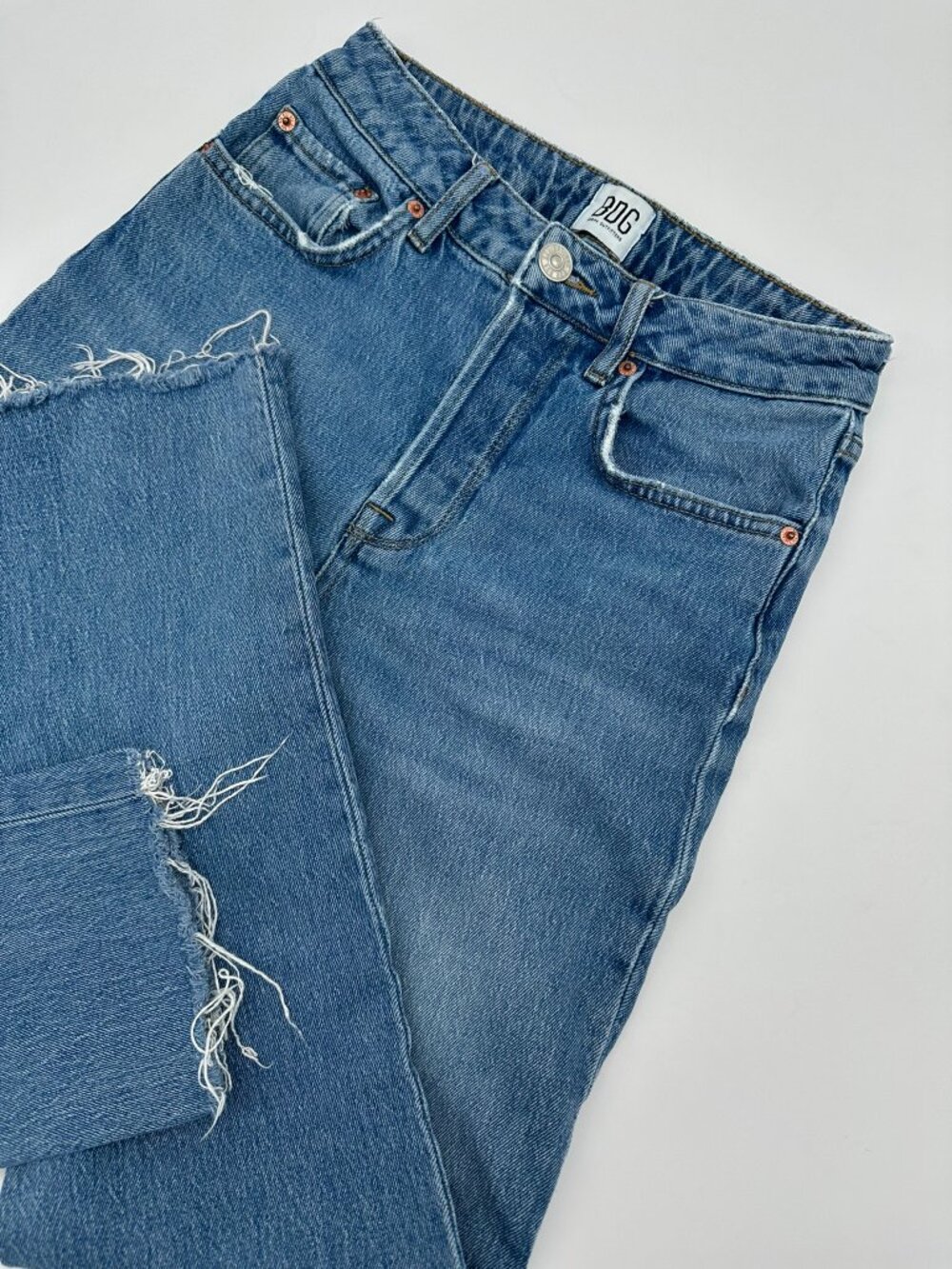 BDG Women's Dillon High Rise Slim Raw Hem Jean Size W26xL32 Vintage Medium Wash